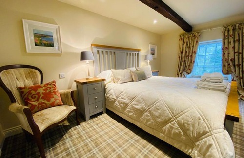 Stoney Middleton Hotel | The Moon Inn at Stoney Middleton
