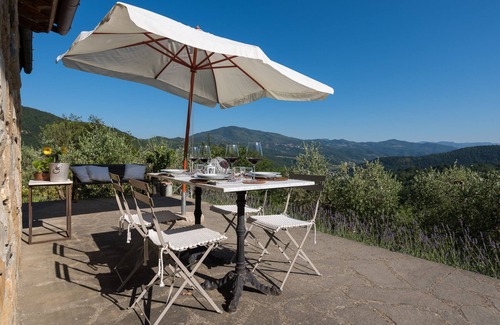 Vaiano House | The MOONLIT & SUNNY COTTAGE in an olive grove near Florence in Tuscany