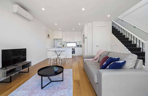 Moorabbin House | The Moorabbin Townhouse - Comfortable & Accessible