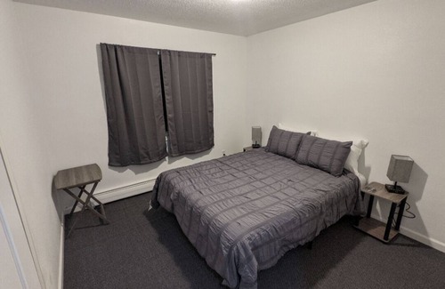 Moorhead House | The Moorhead Place. Dog friendly, warm home near colleges and medical centers