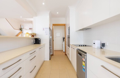 Soldiers Point House | The Moorings, 23/4 Cromarty Rd - air con, pool and waterfront