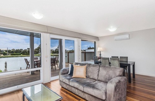 Port Fairy House | The Moorings - Absolute River Frontage