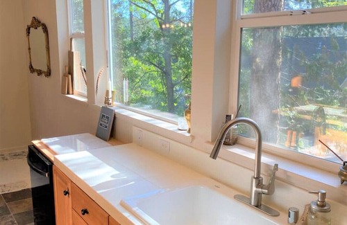 Groveland Cabin | The Moose, Stylish Farmhouse Cabin near Yosemite, Sleeps 8