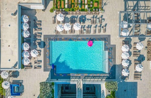 Hollywood Lakes Apartment | The Most Liked Homes| Hot tub & Unique Rooftop+Gym