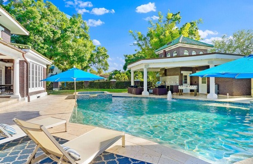 Crescent Lake House | The Most Luxurious home on the market