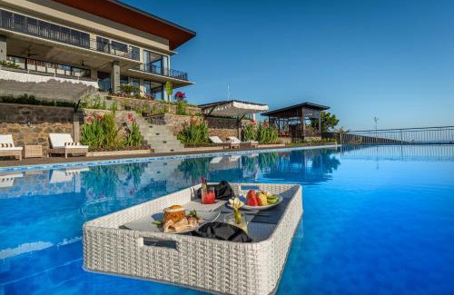 Lovina House | THE most luxury 5BR villa in Lovina! Stunning Outlook!