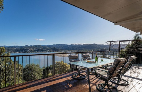 Tairua House | The Mount Paku Bach - Tairua Holiday Home