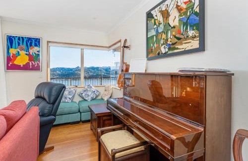 Tairua House | The Mount Paku Bach - Tairua Holiday Home