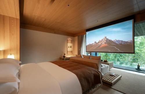 Guang'an Hotel | The Mount Route 上山上-抱翠