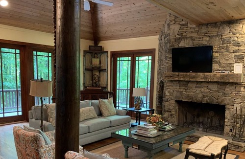 Scaly Mountain House | The Mountain Retreat - Highlands Plateau - Private Vineyard Getaway