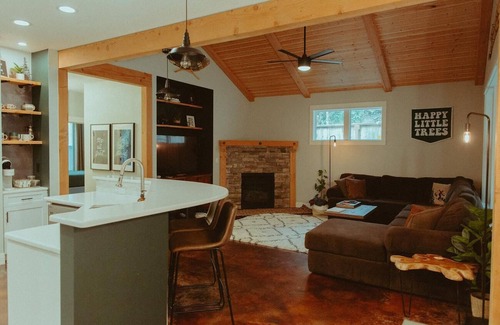 Mount Hood Village House | 🏔 The Mt. Hood Manor - woodsy luxury by the river