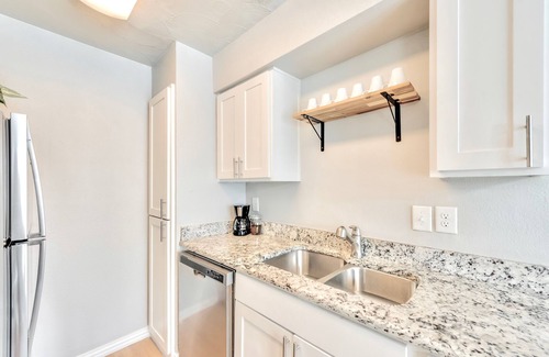 Old East Dallas Apartment | The Munger Proper + Spa Pool