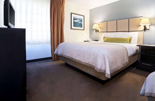Las Colinas Hotel | The Mustangs of Las Colinas & Museum Tour! Unit with Kitchen, Pets Allowed!