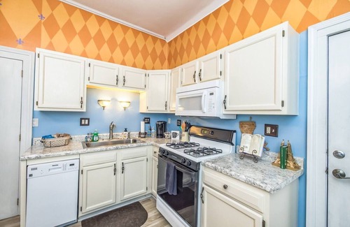 Wilmington Historic District Apartment | The N'awlins! House Walk to Downtown