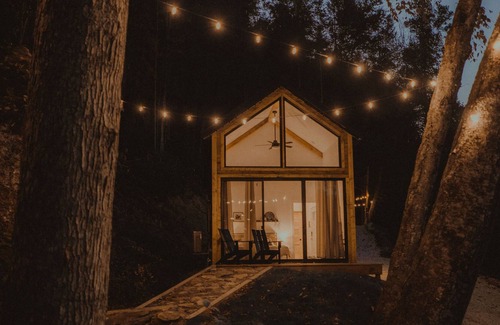 Rogers Cabin | The Naturalist - Tiny Cabin in RRG