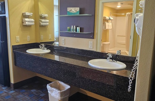 Lake Havasu City Hotel | The Nautical Beachfront Resort