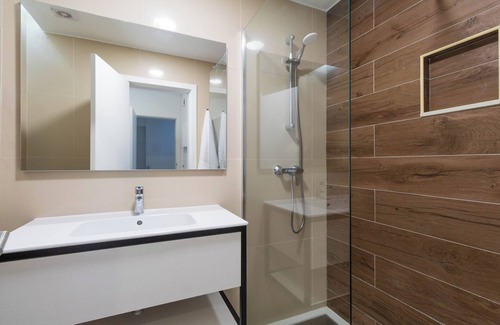 Linda-a-Velha Hotel | The Navigator - Ocean Heights