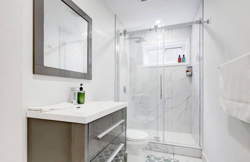 Cote-Des-Neiges—Notre-Dame-De-Grace Apartment | The NDG Charm|A 2BR Hidden Gem
