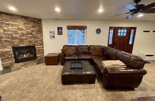 Nederland House | The Ned Nest - Private Suite - Pool Table/Fireplace/3 Beds + Large Sectional