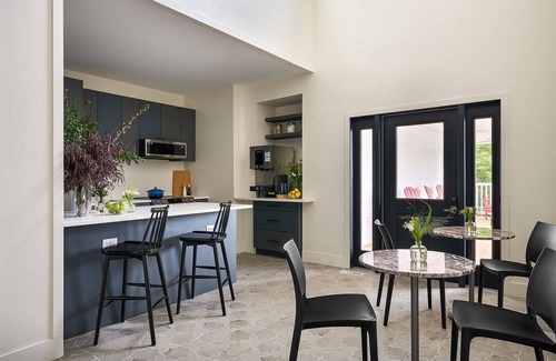 New Buffalo Apartment | The Neighborhood Hotel - New Buffalo 102 - Queen, Pet Friendly