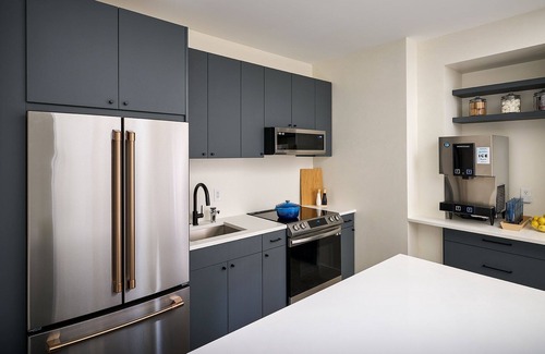 New Buffalo Apartment | The Neighborhood Hotel - New Buffalo 102 - Queen, Pet Friendly