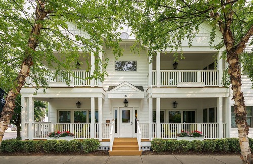 New Buffalo Apartment | The Neighborhood Hotel - New Buffalo 102 - Queen, Pet Friendly