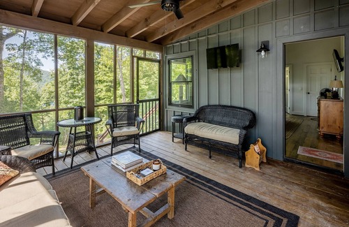 Topton Cabin | The Nest - Brand New Modern Cabin w/ Mountain and Nantahala Lake Views Hot Tub