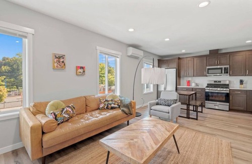 Hilltop Apartment | The Nest – Comfort & Charm Near Conservatory, Cafés & Tacoma Dome