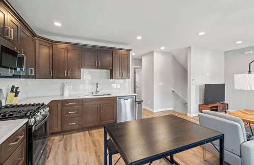 Hilltop Apartment | The Nest – Comfort & Charm Near Conservatory, Cafés & Tacoma Dome