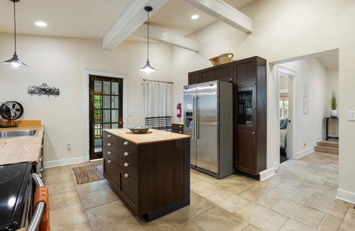 Chattanooga Cabin | The Nest | Home W/Mtn Views | GREAT Location! | 3 Bed, 3.5 Bath