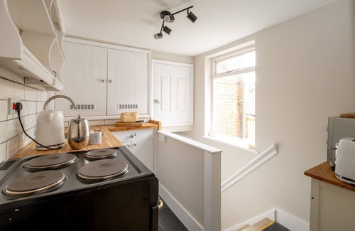 Aldeburgh Cottage | The Nest - sleeps 4 guests in 2 bedrooms