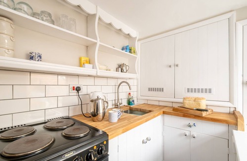 Aldeburgh Cottage | The Nest - sleeps 4 guests in 2 bedrooms