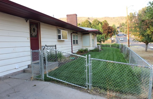 Downtown Klamath Falls House | The Nest with Firepit & Backyard Swings