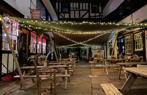 Gloucester Hotel | The New Inn by Roomsbooked