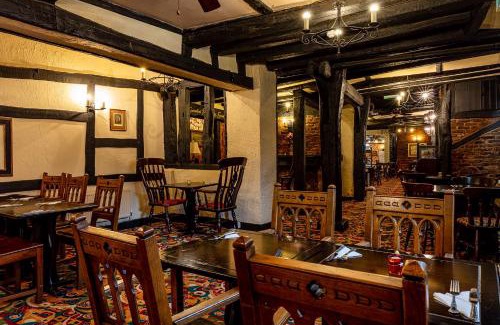 Gloucester Hotel | The New Inn by Roomsbooked