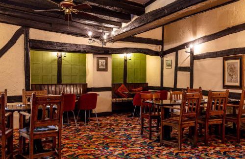Gloucester Hotel | The New Inn by Roomsbooked