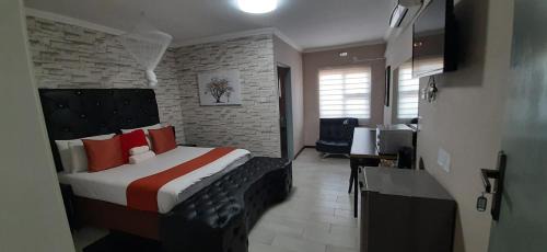 Maun House | The New Mall Guesthouse