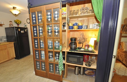South Bend House | The New Manor, a Notre Dame themed room rental