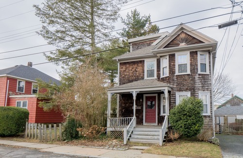 Fifth Ward Apartment | The Newport Haven - 3 Bedroom, 1 Bath in 5th Ward