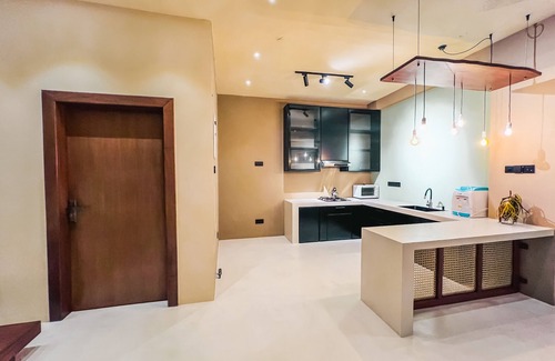 Weligama Villa | The Neylipz Cozy villa with 65" flat TV with PS5, outdoor Jacuzzi and Kitchen
