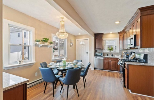 Medford House | The Niche: A cozy perfection!nNewly Renovated Family Friendly! Near Boston