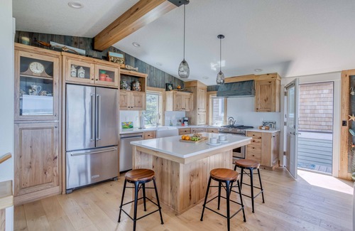 Nedonna Beach House | The Nickels Quarters-Gorgeous Oceanfront Rockaway Beauty with Two Master Suites!