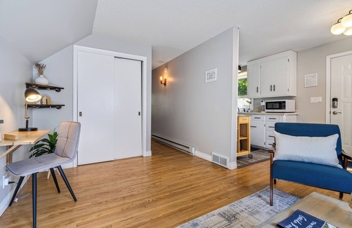 Southwest Minneapolis House | The Nicollet Nook, Cozy 1BR/1BA | 10 min to DT