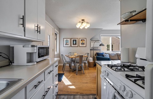 Southwest Minneapolis House | The Nicollet Nook, Cozy 1BR/1BA | 10 min to DT