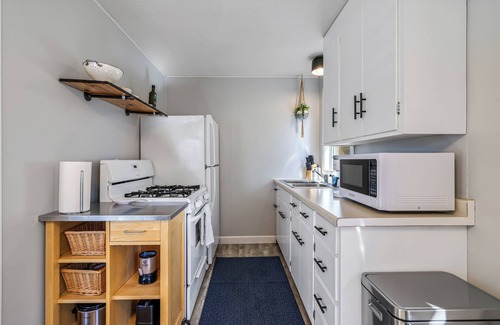 Southwest Minneapolis House | The Nicollet Nook, Cozy 1BR/1BA | 10 min to DT