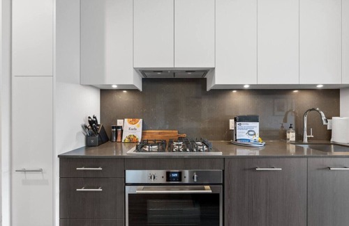 Eau Claire Condo | The Nile | Gym | Downtown | UG Park | Bow River