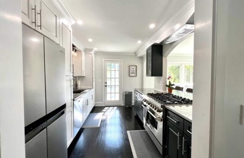 Charlestown House | The Ninigret Nest - 10 mins to all Charlestown Beaches, walk to Umbrella factory