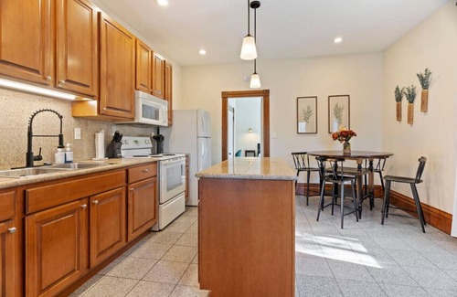 Hastings Apartment | The Nininger Apt-Walk to DT, King Bd, Dog friendly