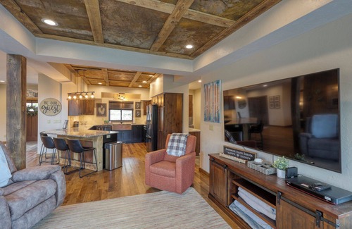 Lead House | The Nitz Carlton - Pet friendly, Game room, 2 hot tubs, Amazing views!