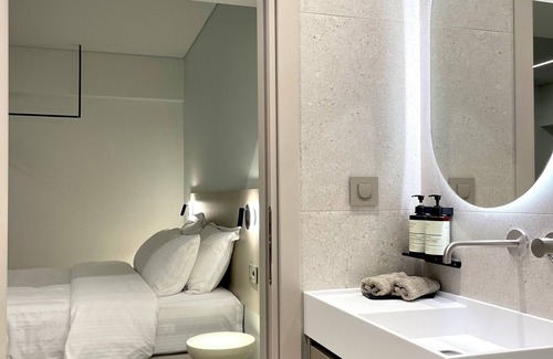 Zografos Hotel | THE NIXON Suite and Apartments Hotel